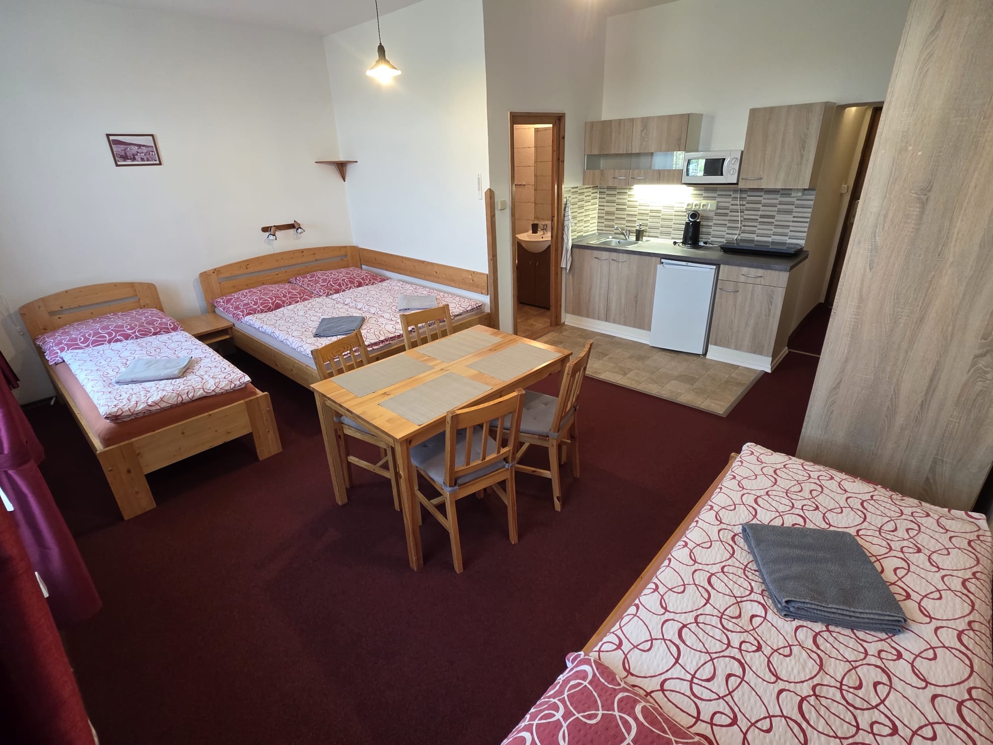 Čtyřlůžkový apartmán (č. 4) – interiér